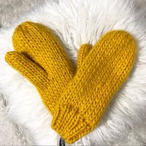 Old Navy Mustard Knit Mittens NWT